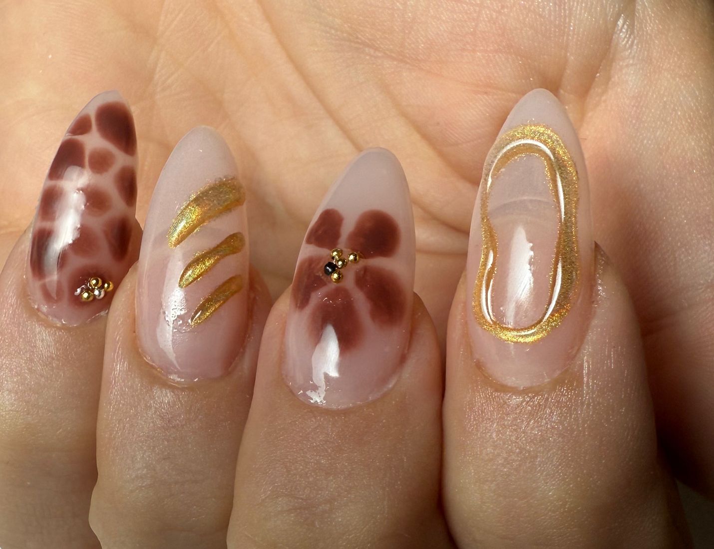 Nude, or et fleur